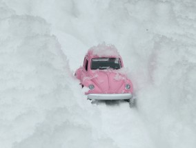 大雪导致数百人滞留岳阳东站，挑战与反思的启示