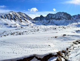 我国冰雪休闲旅游展望，预测至未来冰雪季人数突破5亿人次大关