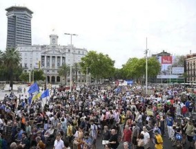 “我在一个讨厌英国游客的城市里旅游，有一件事让我特别震惊。”